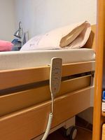 Elektrisches Pflegebett mit Patientenlifter  Komplettset