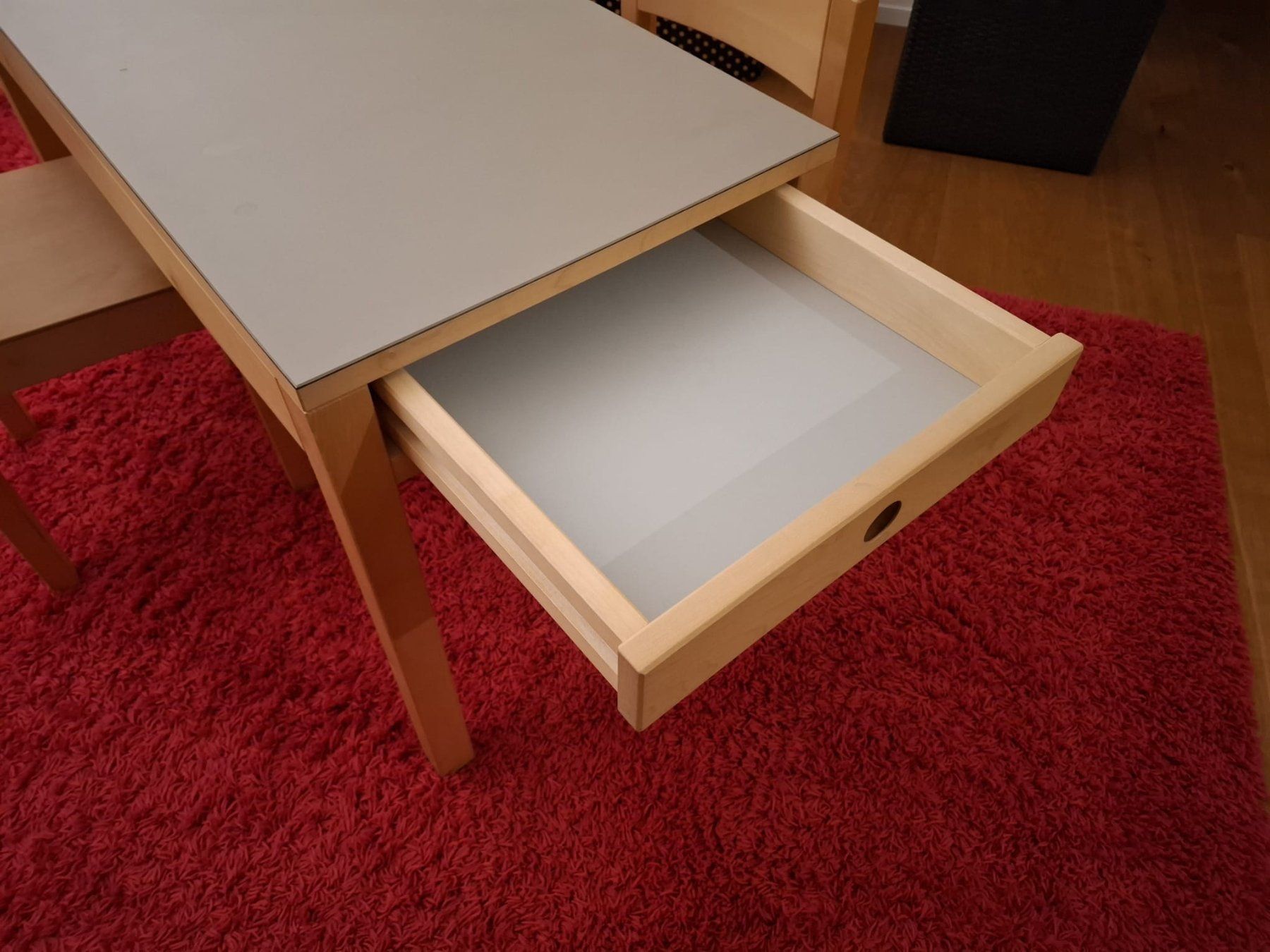 Tavoli: Kindertisch mit 2 passenden Holzstühlen – Usato da Kefikon ZH venduto da Ninja79 3