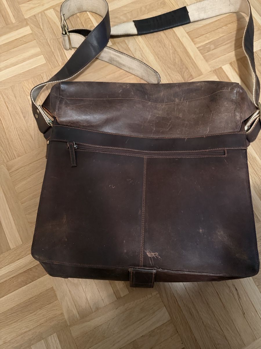 Borse: Leder Umhänge Tasche – Usato da St. Gallen venduto da Youneverwalkalone 5