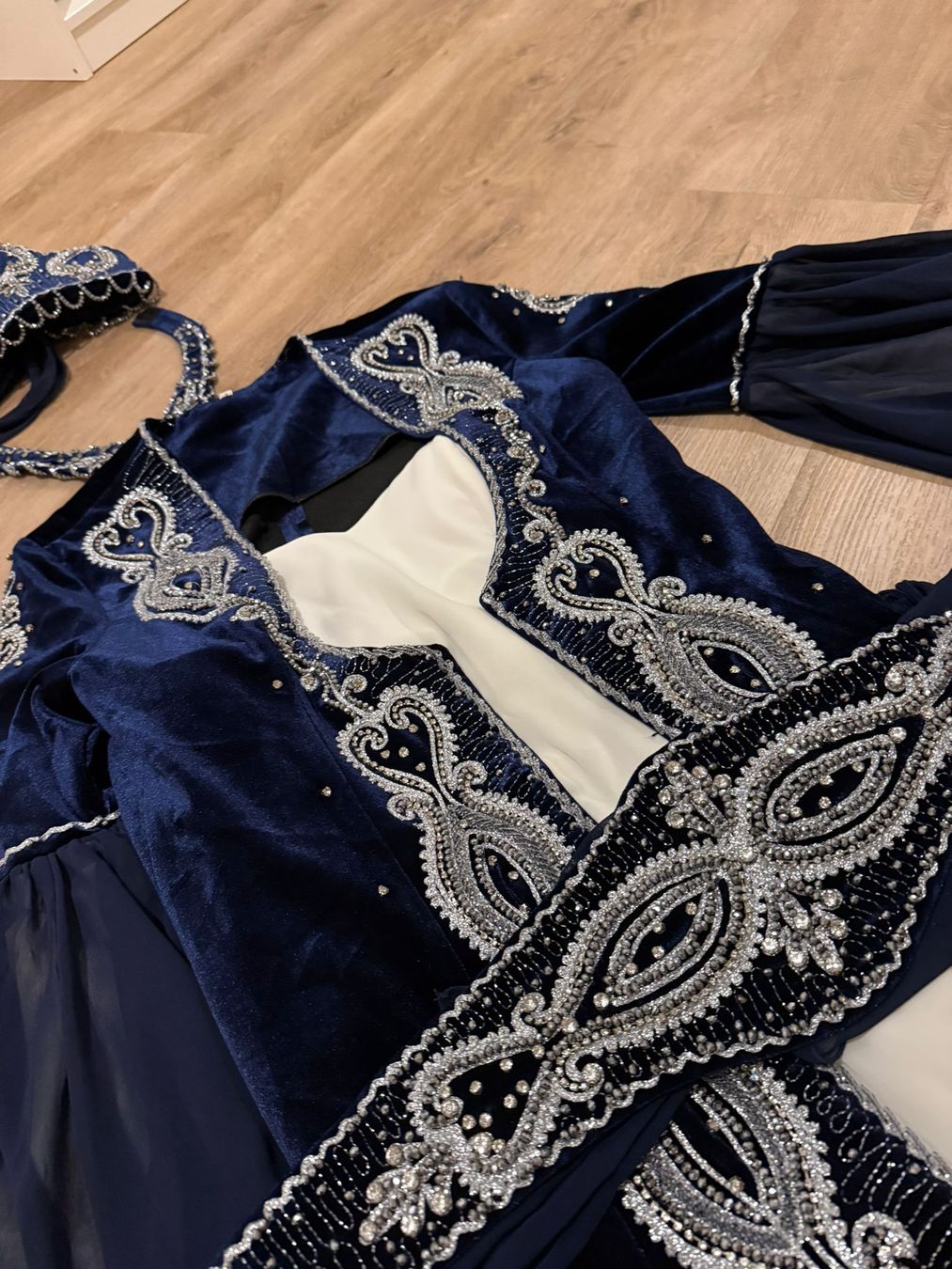Vestiti: Henna-Kleid oder Mittelalterliches Kostüm mit Zubehör. – Nuovo (secondo la descrizione) da Kollbrunn venduto da TC1903 2