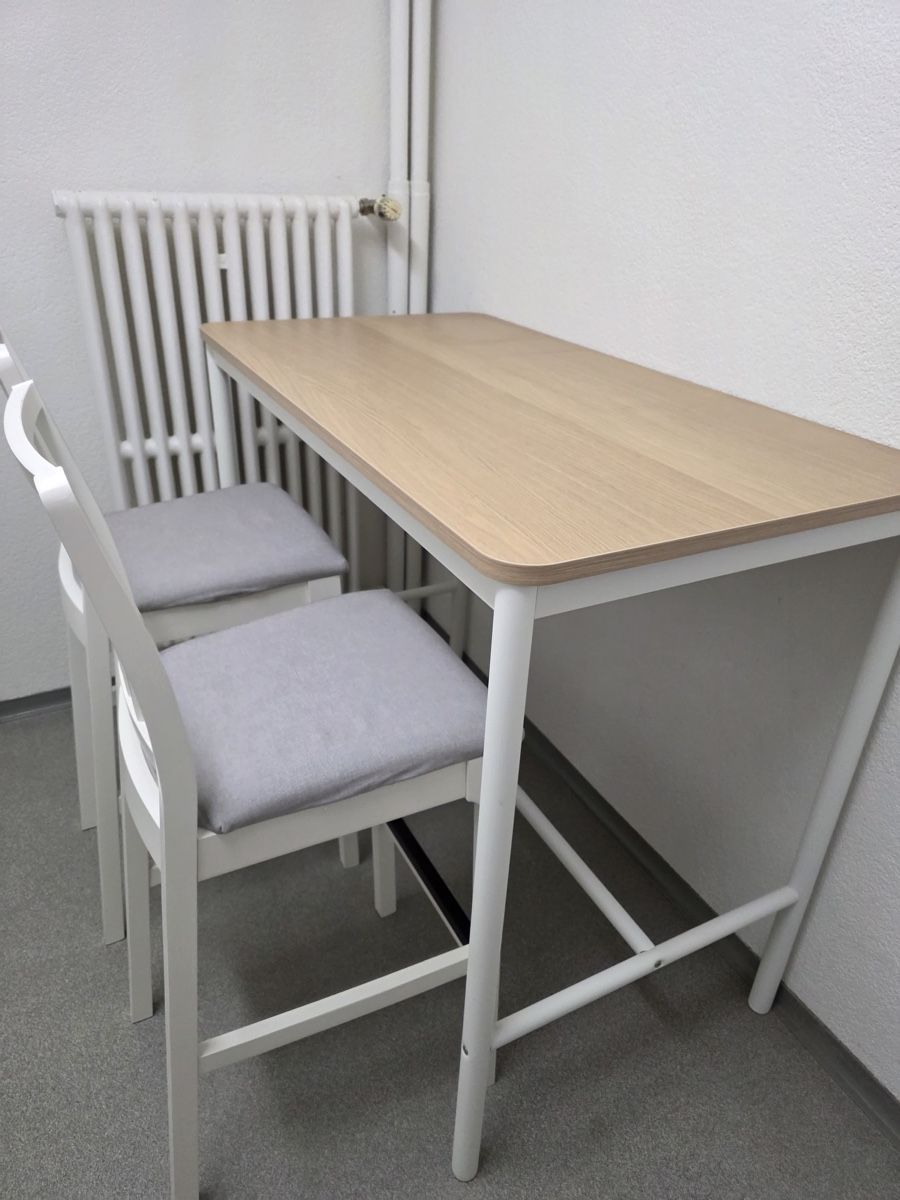 Ikea Tische: Bartisch / Hochtisch mit Stühlen – Gebraucht aus Zürich von sch_9kjs