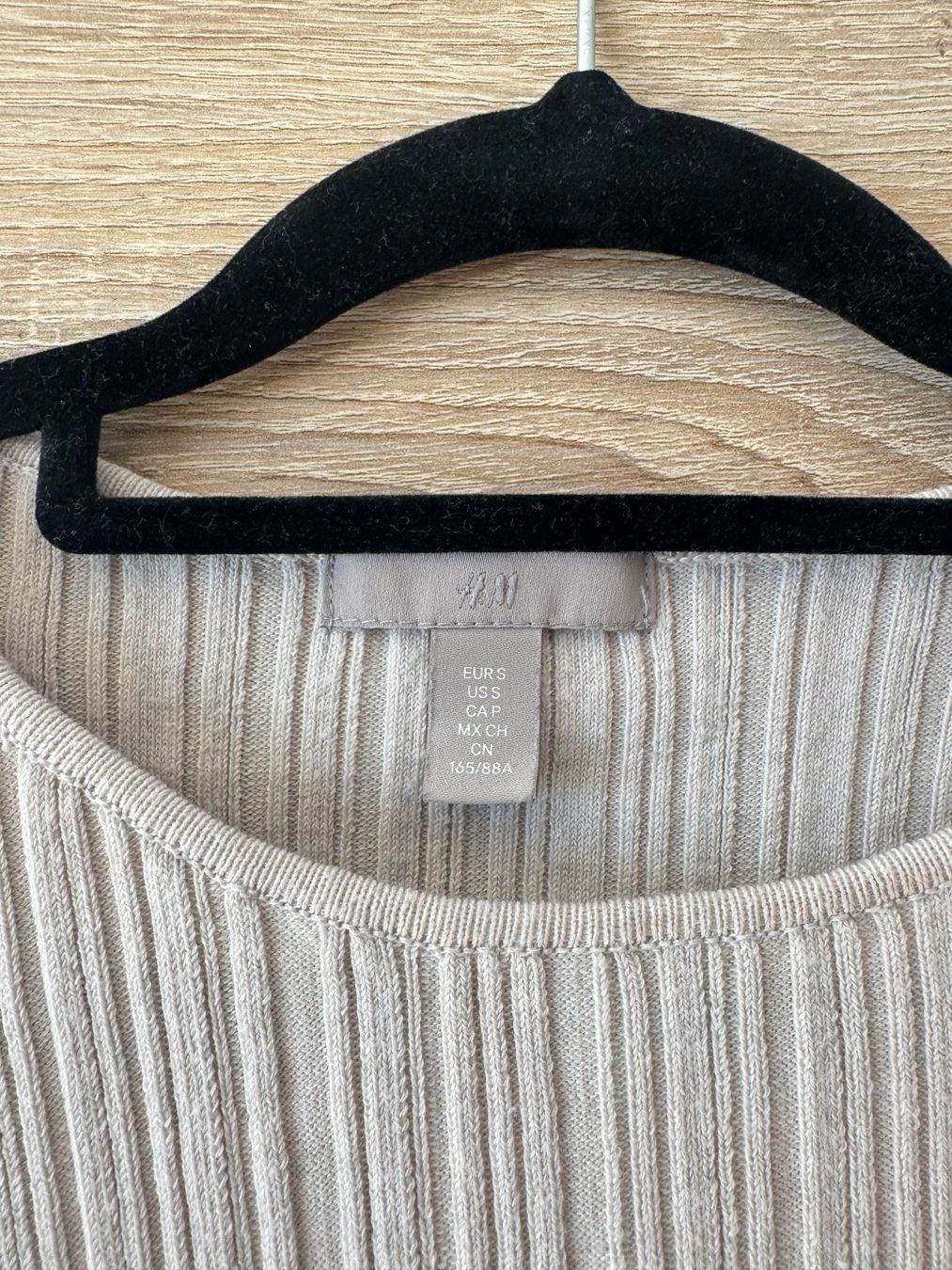 H&M Top: Top beige – Usato da Montreux venduto da iizaa811 1
