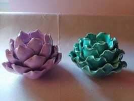 neu: Zwei Keramik Kerzenständer Blumenform flieder u. türkis