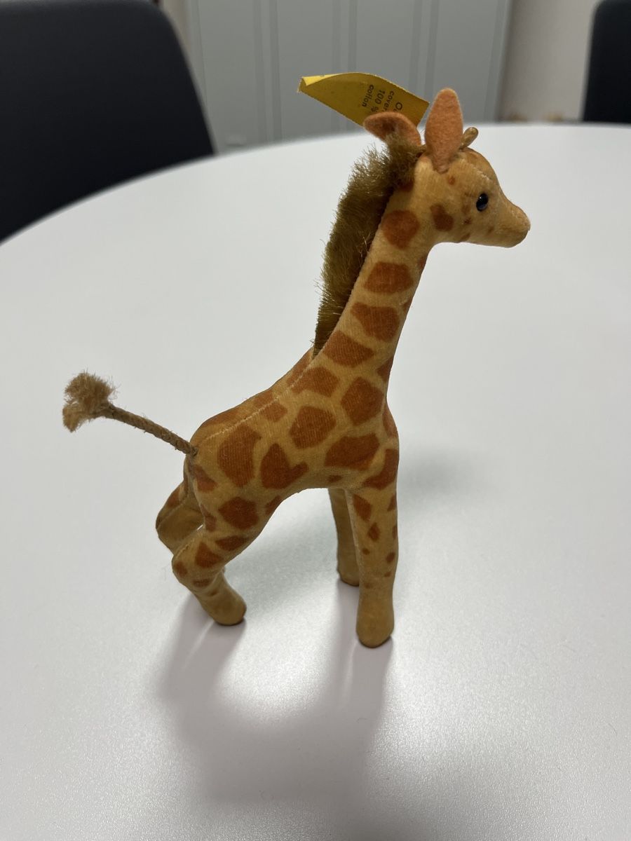 Steiff Spielzeuge: Steiff Giraffe Art. Nr. 6414.00 ca 17cm – Gebraucht aus Dietikon von cre8different 1