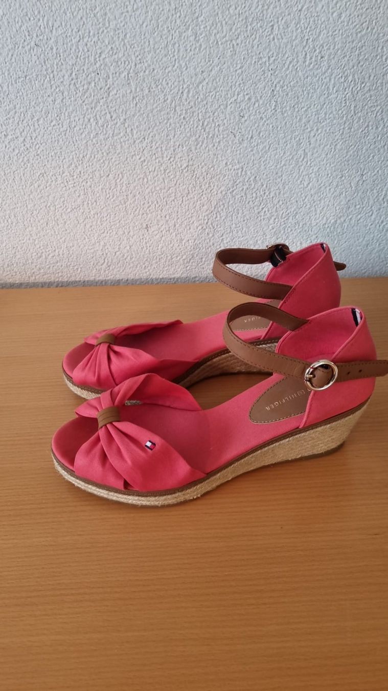 Tommy Hilfiger Scarpe da donna: Sandali Tommy Hilfiger no 38 – Usato da Cadenazzo venduto da man_9hnd 1