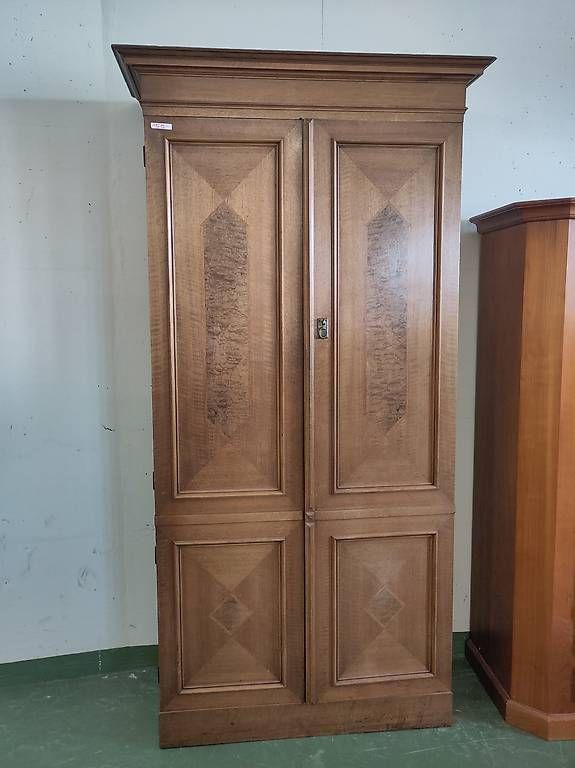 Armadi: Antiker Schrank mit Regalen – Usato da Pratteln venduto da Cartonsducoeur_bl