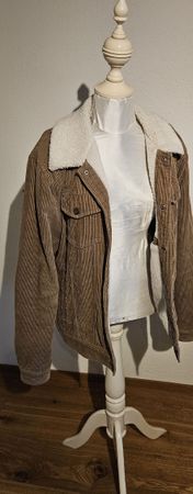 Warme Cordjacke mit Teddyfutter - Ideal für den Übergang