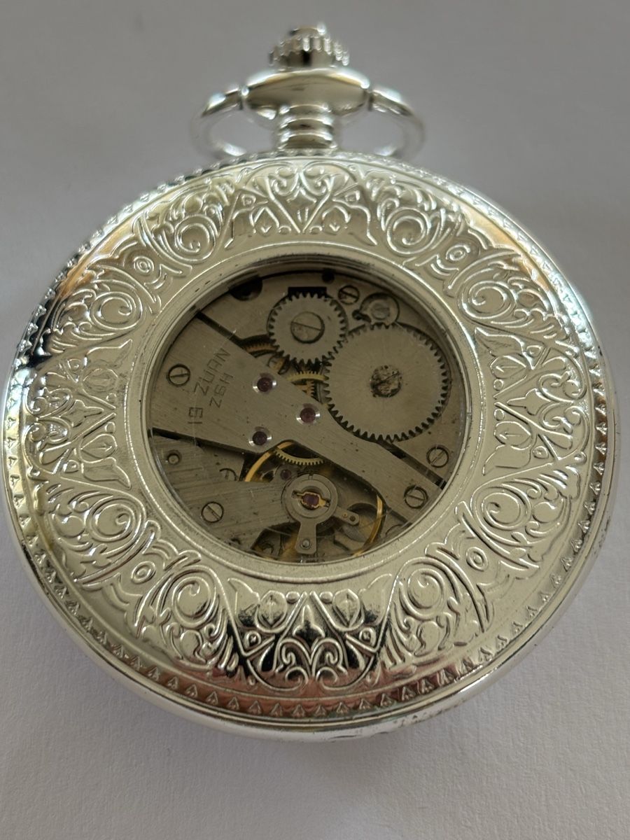 Orologi: Taschenuhr Engel-Motiv, silbern, läuft – Usato da Langnau am Albis venduto da flusspflege 4
