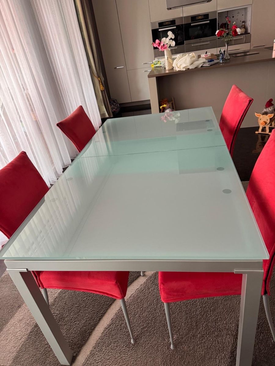 Set de table et chaises: Tisch mit Stühlen – D'occasion à Zuerich par HaYvFoRu 5