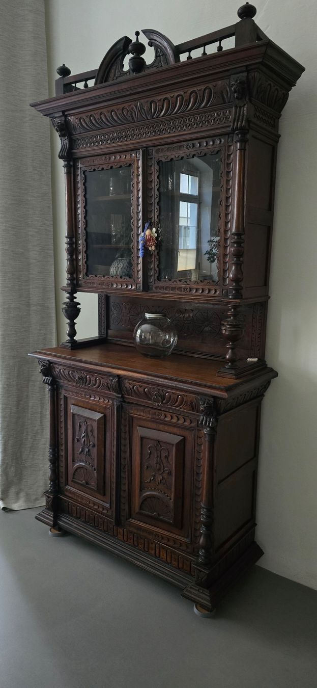 Credenze: Antiker Buffetschrank, dunkles Holz – Usato da Freienbach venduto da Elenaheinz 9