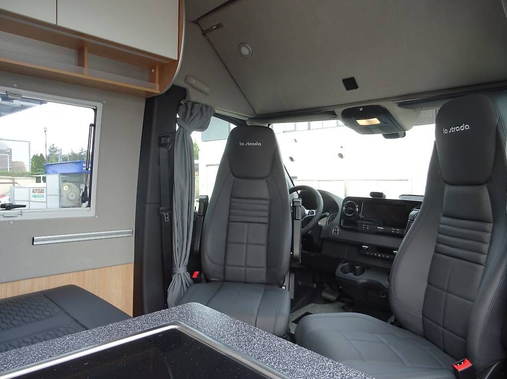 Veicoli da campeggio: La Strada REGENT EB – Nuovo e nell'imballaggio originale da Langenthal venduto da Reisemobil01 1