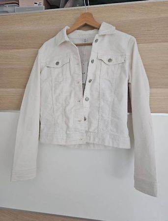 Weisse Jeansjacke der Marke Vila