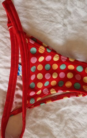 Sommerlicher Bikini-Slip mit Pünktchenmuster, Grösse 122/128