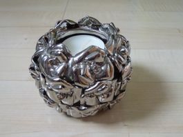 silberfarbene Teelichthalter von Kare Design rosen verziert