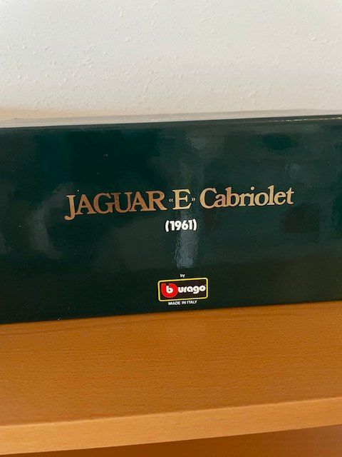 Bburago Modellini d'auto: Jaguar E-Type Cabriolet 1961, Burago Modellauto – Usato da Reinach AG venduto da joric06 4