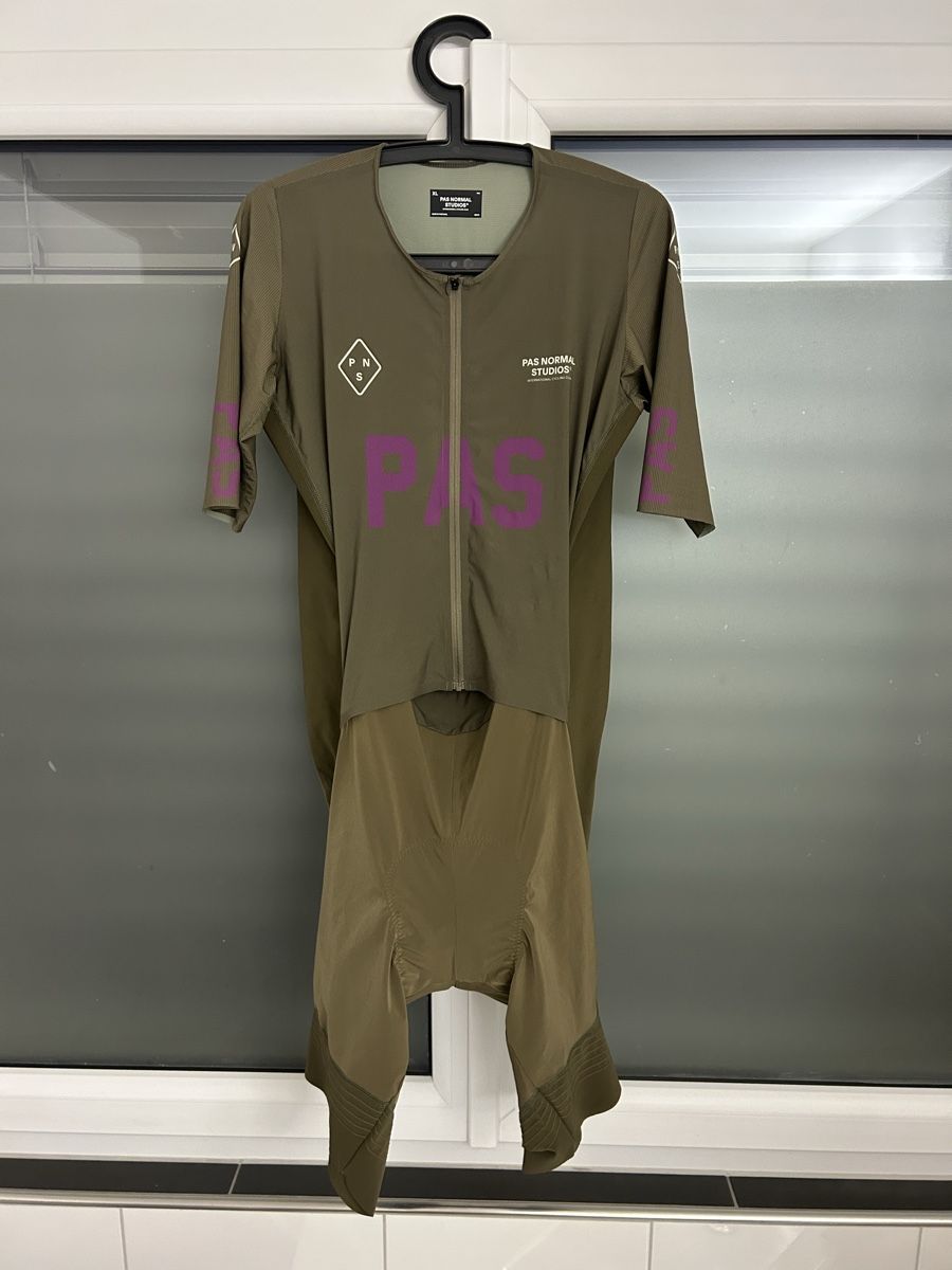 Costumes, combinaisons de sport et fonctionnelles: Pas Normal Studio Pro Suit  – D'occasion à Schwarzenbach SG par Steal84
