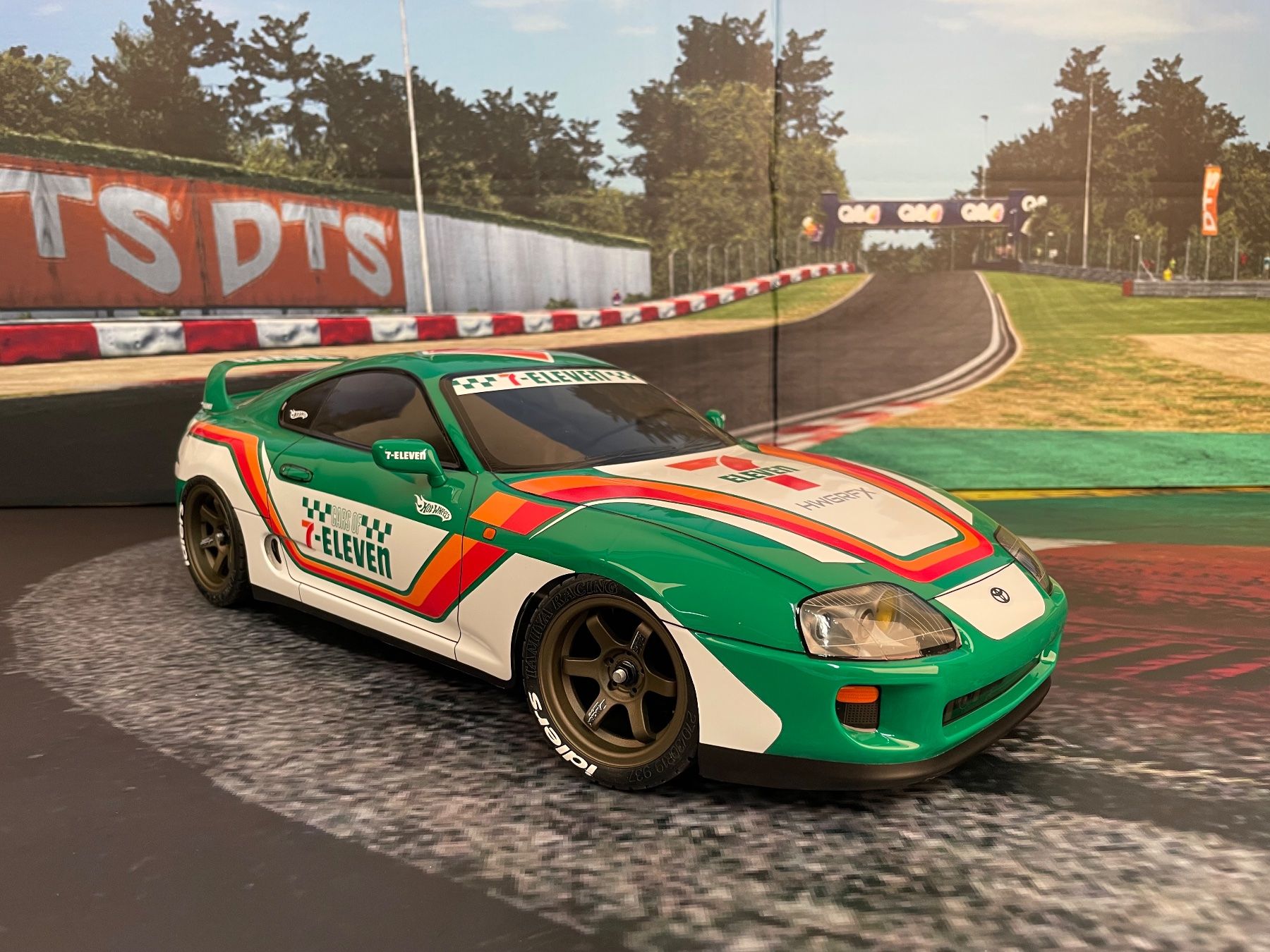 Tamiya Modellismo RC: Tamiya Toyota Supra 7 Eleven – Nuovo (secondo la descrizione) da Uznach venduto da nightcrawler