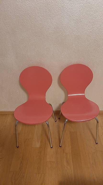 Stühle: 2 Kinderstühle pink – Gebraucht aus Bern von dmanci