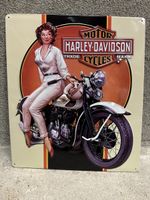 Harley Davidson pin up