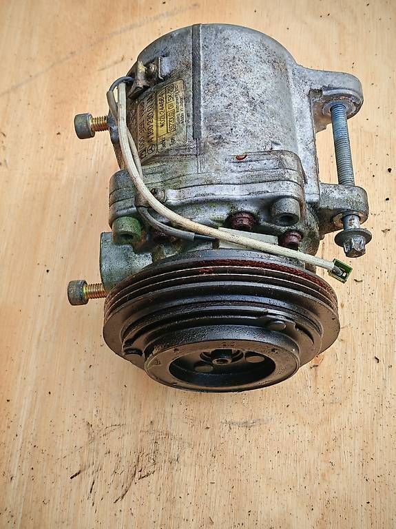 Smart Tutti pezzi di ricambio auto: Compressore AC per Smart Roadster – Usato da Cadenazzo venduto da Mulinacu 2