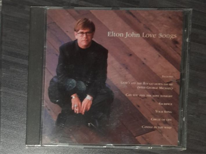 CDs: Elton John Love Songs CD – Gebraucht aus Steffisburg von FutureOne
