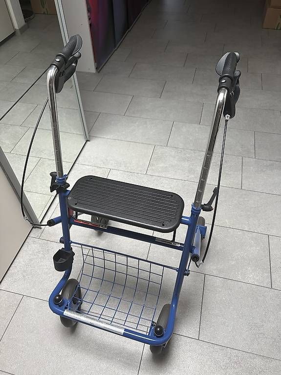 Ausili per la deambulazione: Rollator Stahl blau – Usato da Villars-sur-Glâne venduto da AllisonGina
