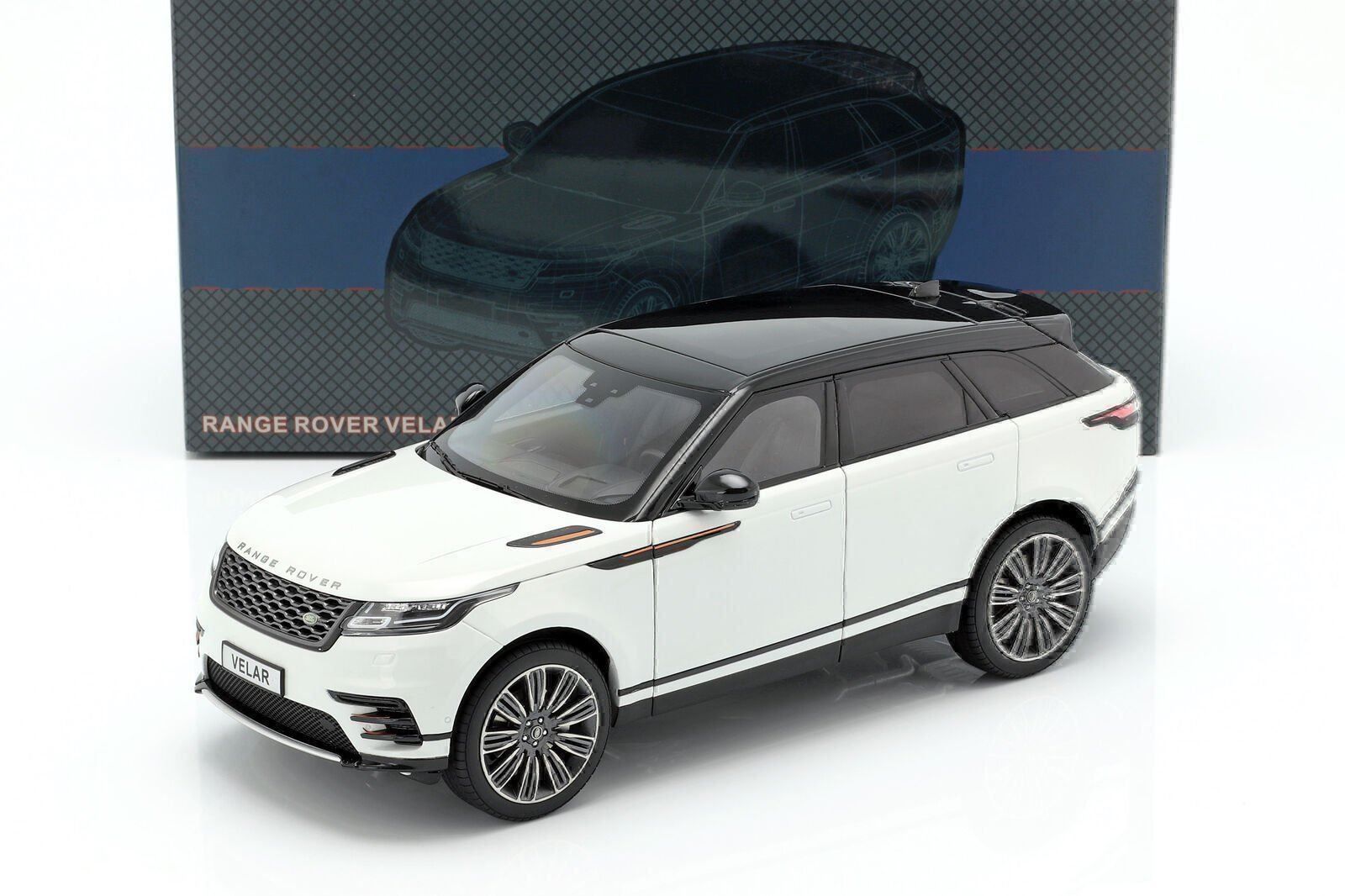 Land Rover Modellini d'auto: LAND ROVER RANGE ROVER VELAR 1:18 LCD – Nuovo e nell'imballaggio originale da Suhr venduto da Moebelsiralfred