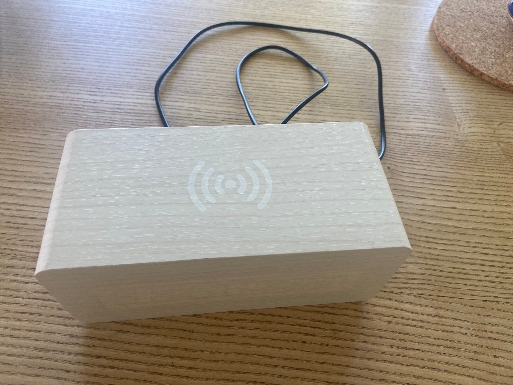 Réveils: Wecker/Uhr mit integrierter Ladestation Qi Wireless – Neuf (Voir description) à Villeret par cids 1