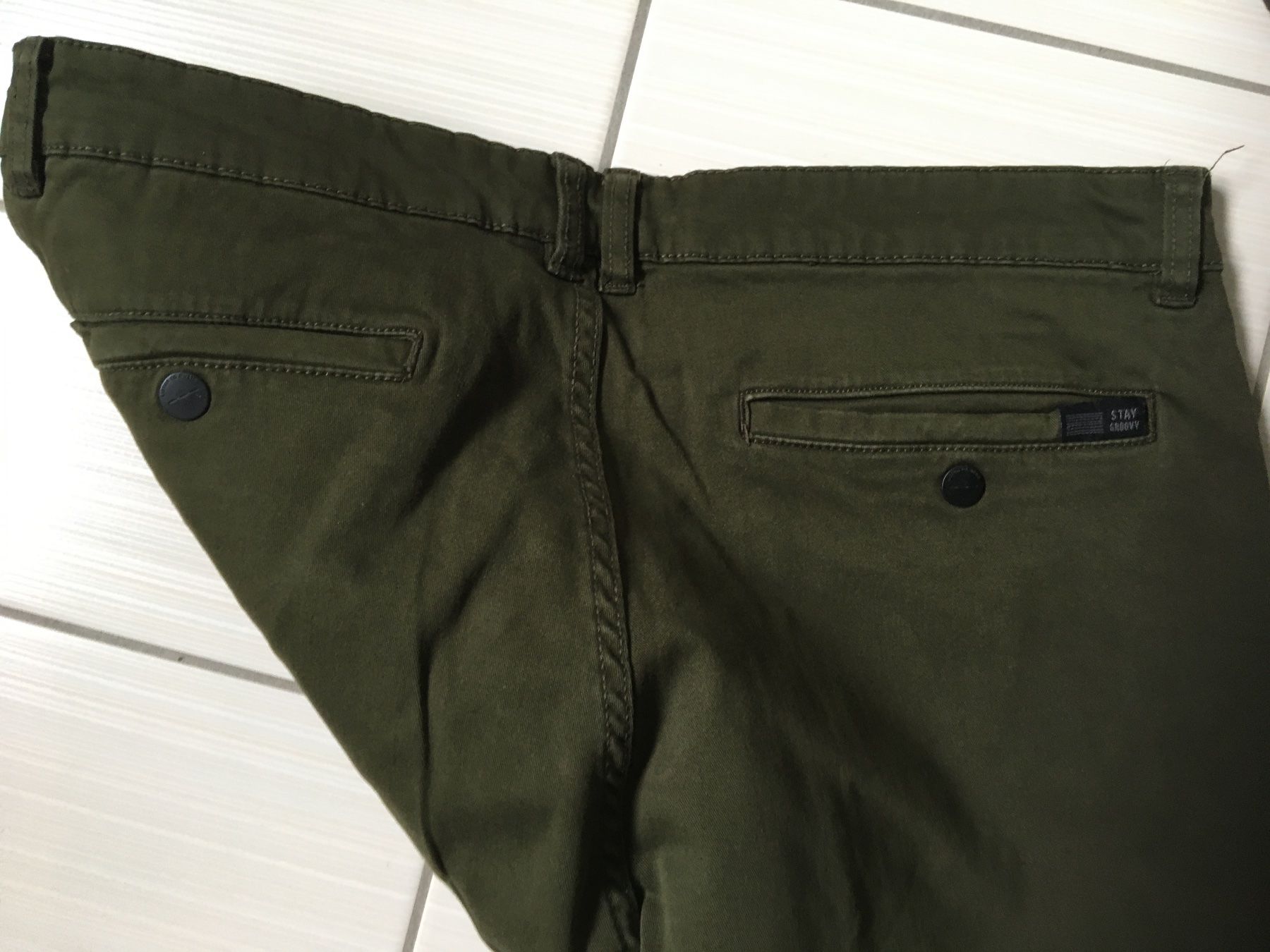 Bershka Pantaloni: Hose Bershka 42 – Usato da Arth venduto da Vrecam51 2