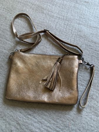Umhängetasche Damen Gold Metallic Leder 25 x 18 cm