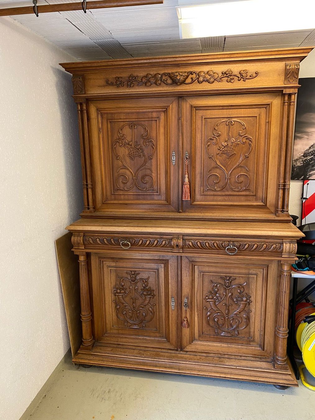 Armadi: Nussbaumkasten Renaissance – Usato da Frick venduto da ms960