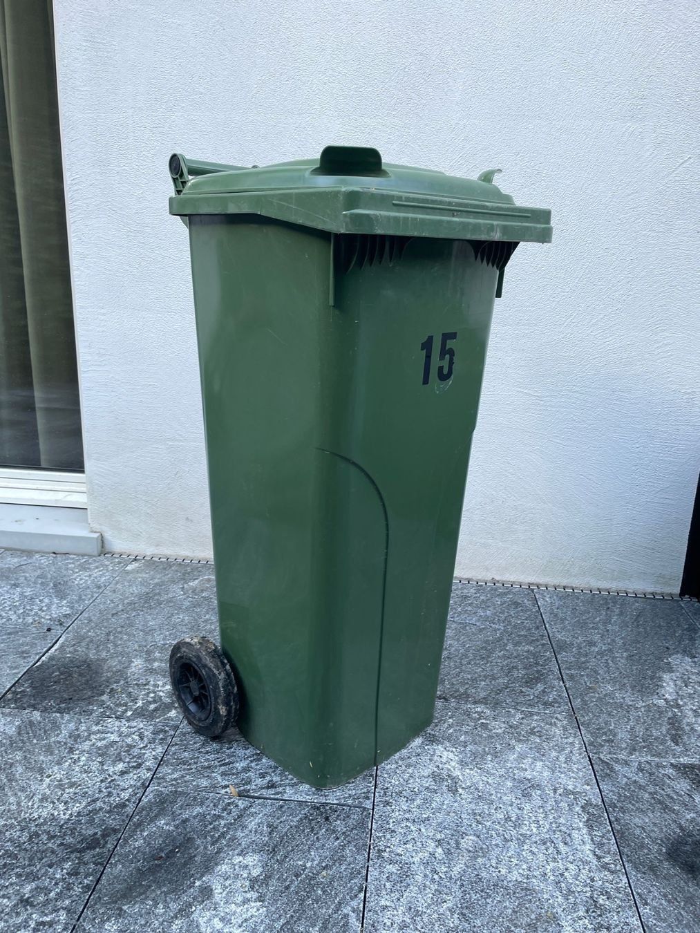 Cestini per rifiuti: Grünabfuhrtonne mit Rollen gebraucht – Usato da Zürich venduto da atelierMfelix 1