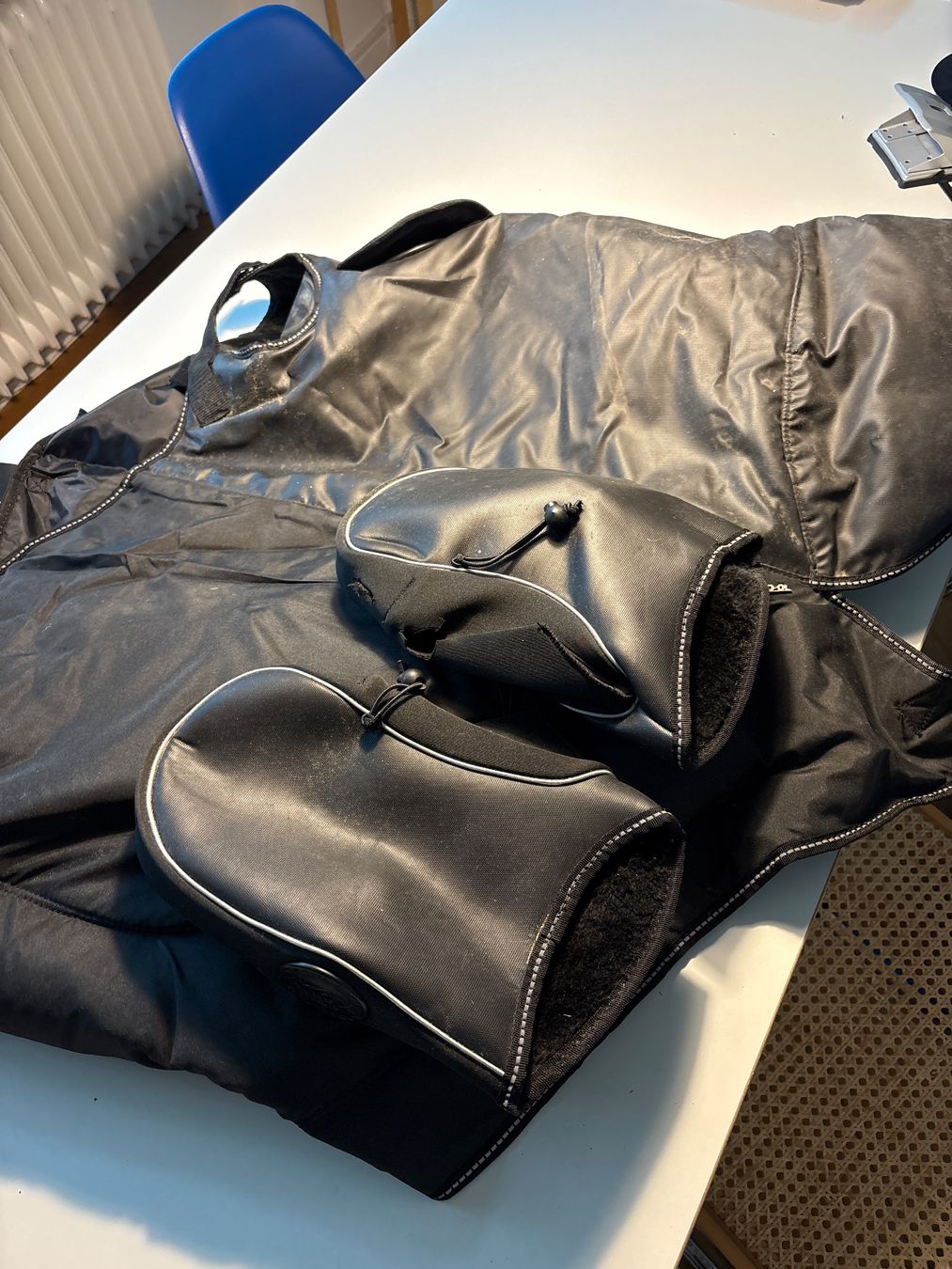 Vespa Accessori per altri veicoli: Vespa Beinabdeckung inkl. Handschuhe – Usato da Zürich venduto da nin_n7p7