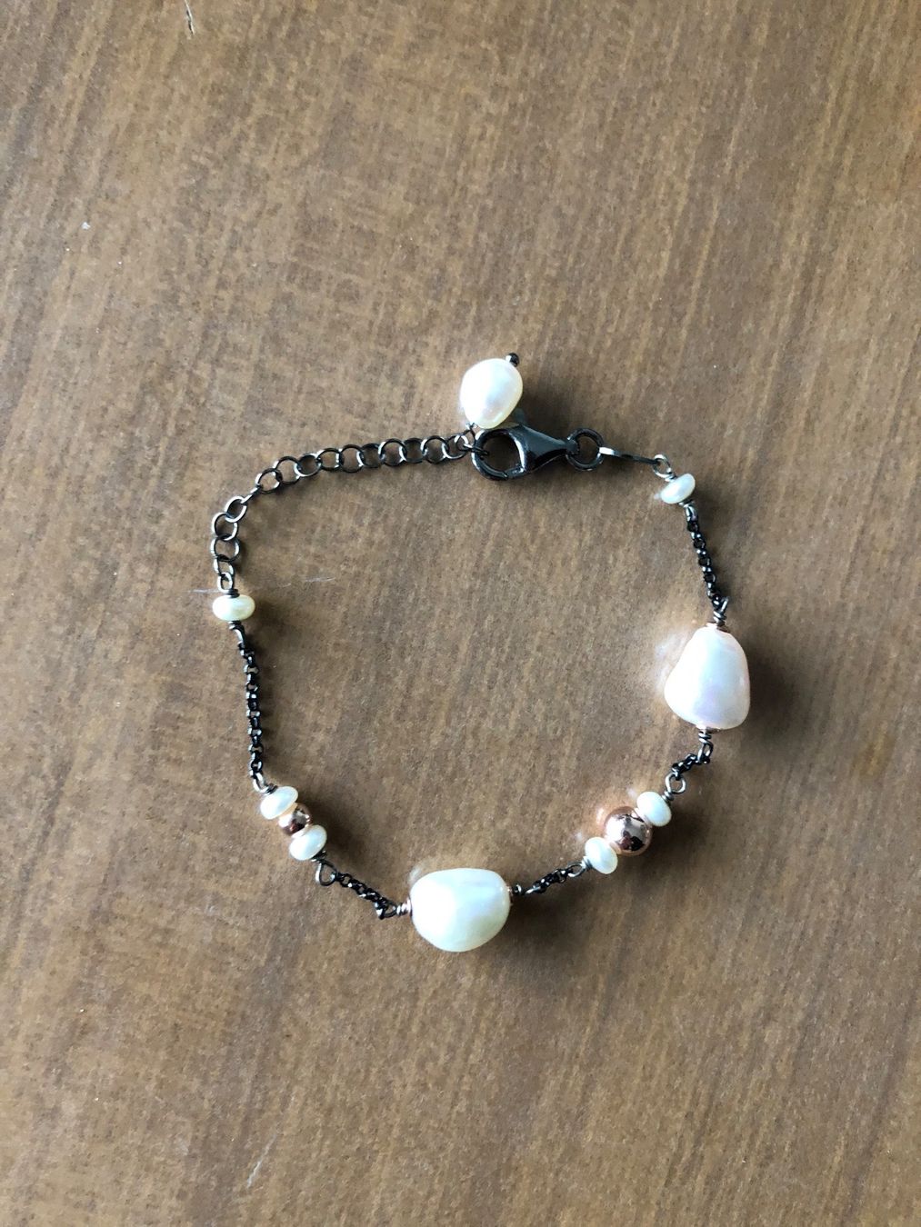 Bracciali & Braccialetti: Vendo bracciale in perle naturali. – Nuovo e nell'imballaggio originale da Mendrisio venduto da cost.del 1