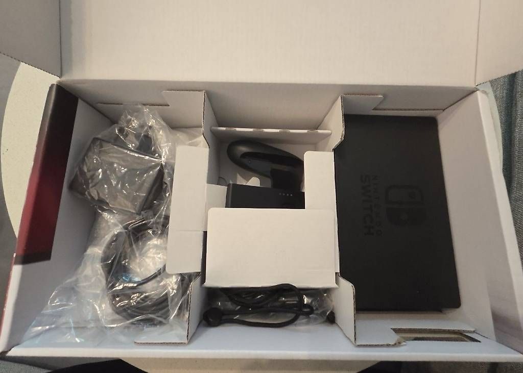 Konsolen: Nintendo Switch Konsole mit Zubehör – Gebraucht aus Uetendorf von mel_9p76 1