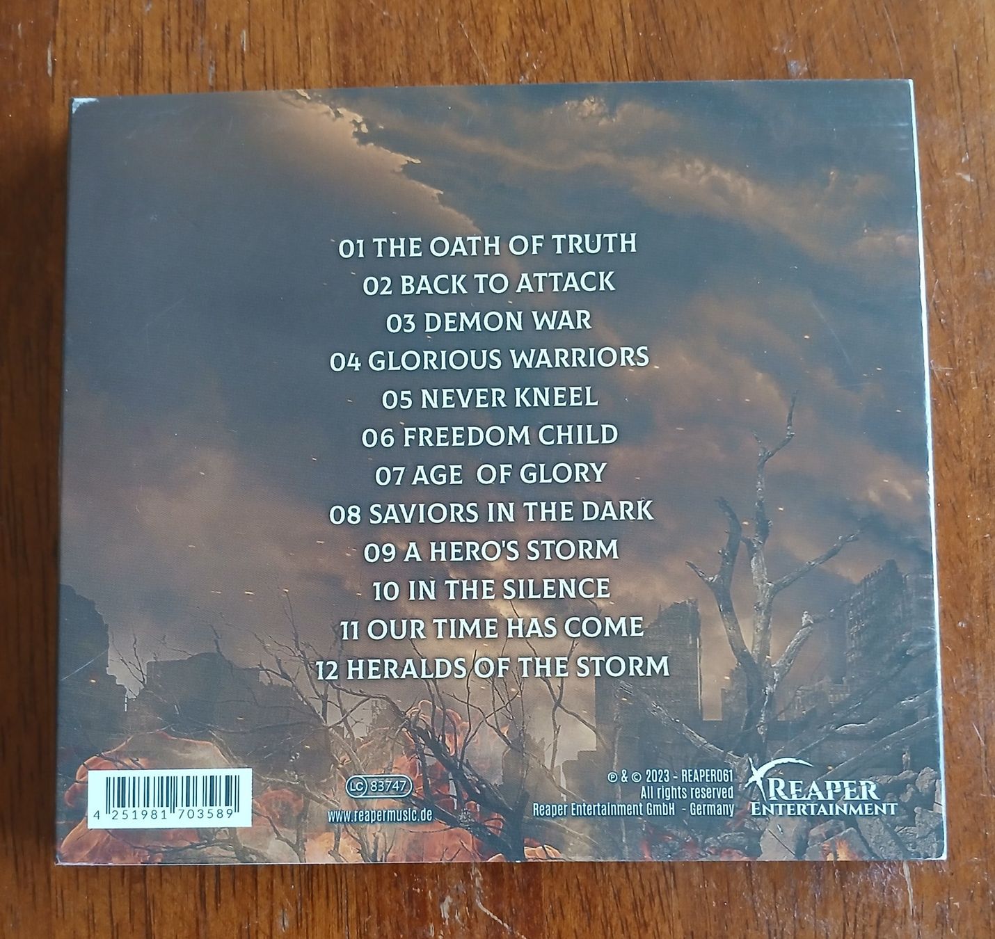 CDs: Majesty - Back to Attack (Digipack) – Gebraucht aus Bottens von Davvil 1