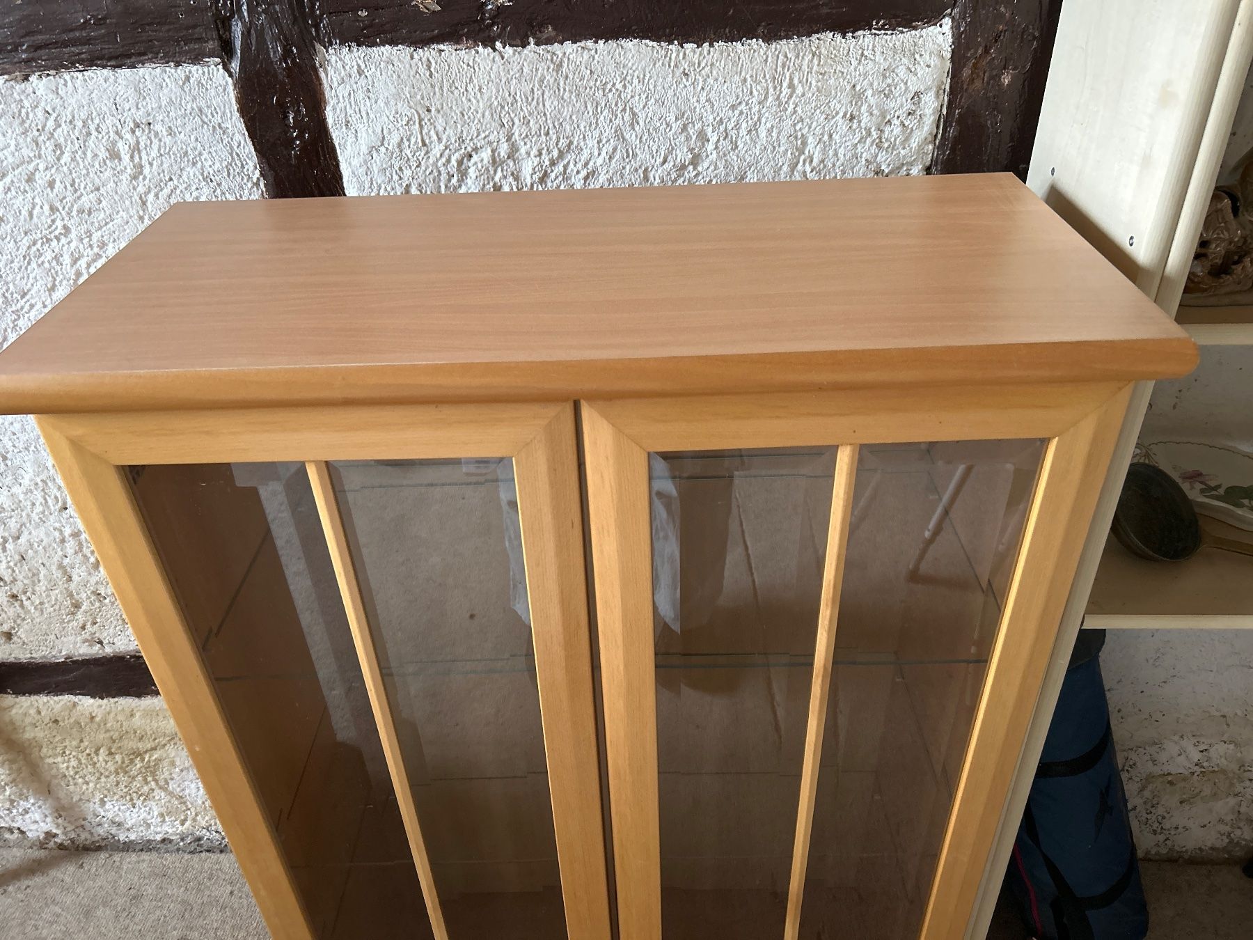 Vitrinen: Gepflegte Vitrine mit Glastüren, Buche hell, sofort! – Gebraucht aus Villnachern von RicardoMary 1