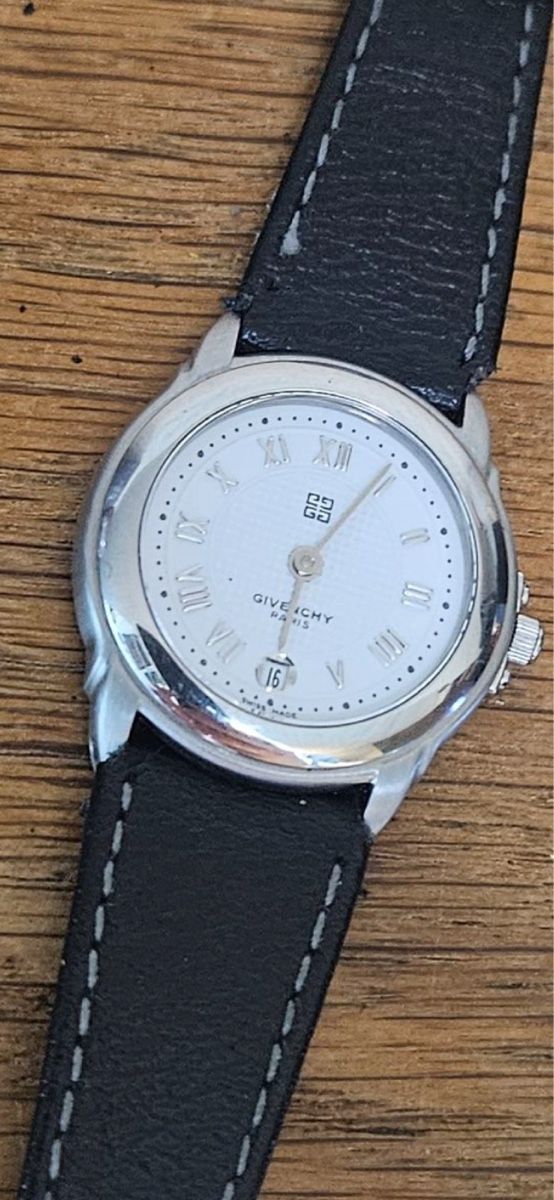 Givenchy Orologi: Givenchy Paris Damenuhr – Usato da Untersiggenthal venduto da TimeandShine 6
