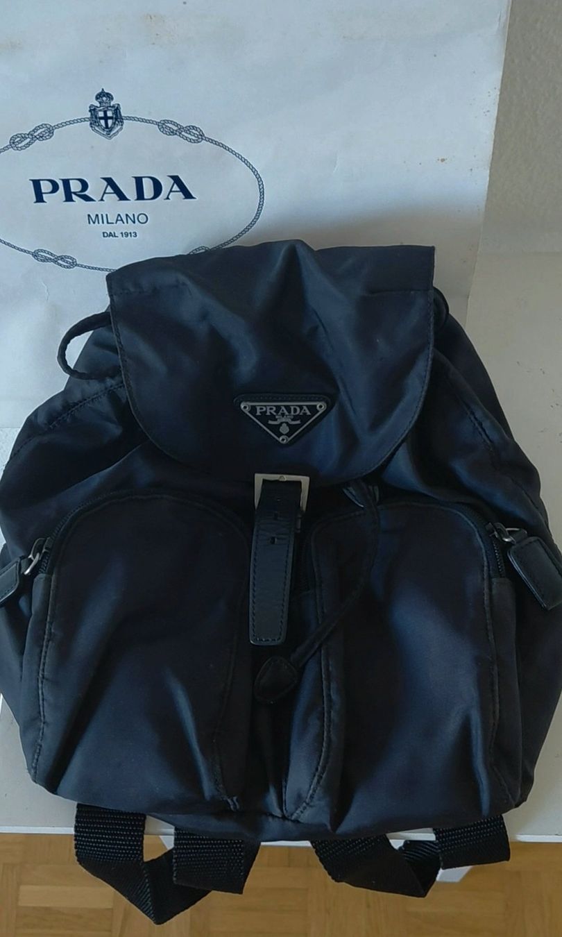 Prada Zaini: Prada Mini Rucksack Schwarz Nylon – Usato da Horgen venduto da zur_jq85 8