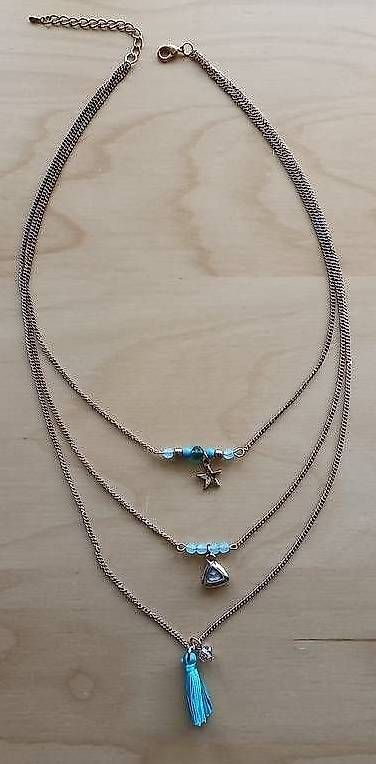 Colliers: Collier triple tours, avec perles et pompon bleu – D'occasion à Lausanne par Sch_1000 1