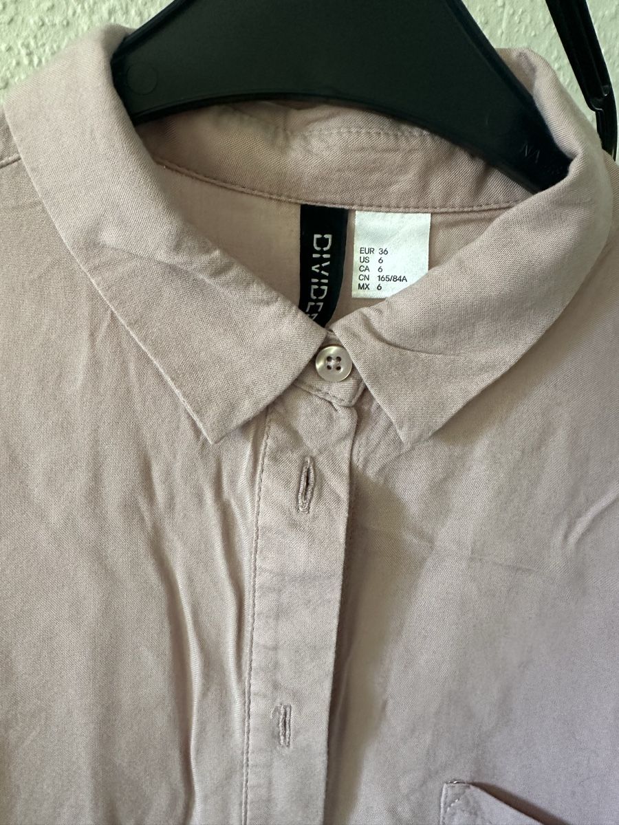 H&M Camicette: Lightweight H&M Divided Button-Up Shirt - Rose colour – Usato da Zürich venduto da car_68nt 2