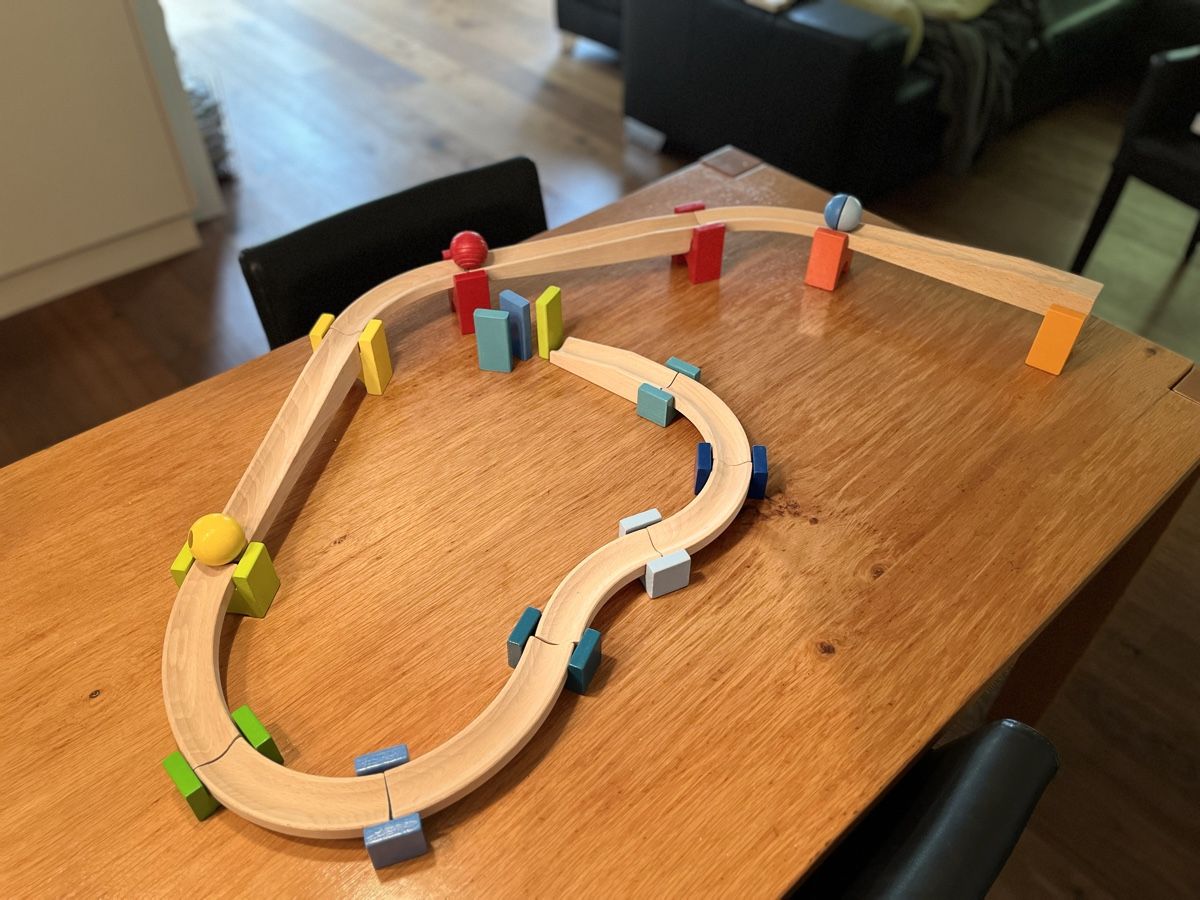 Spielzeuge: Bunte Holzkugelbahn 30-teilig – Gebraucht aus Eglisau von Trouvaillex 1