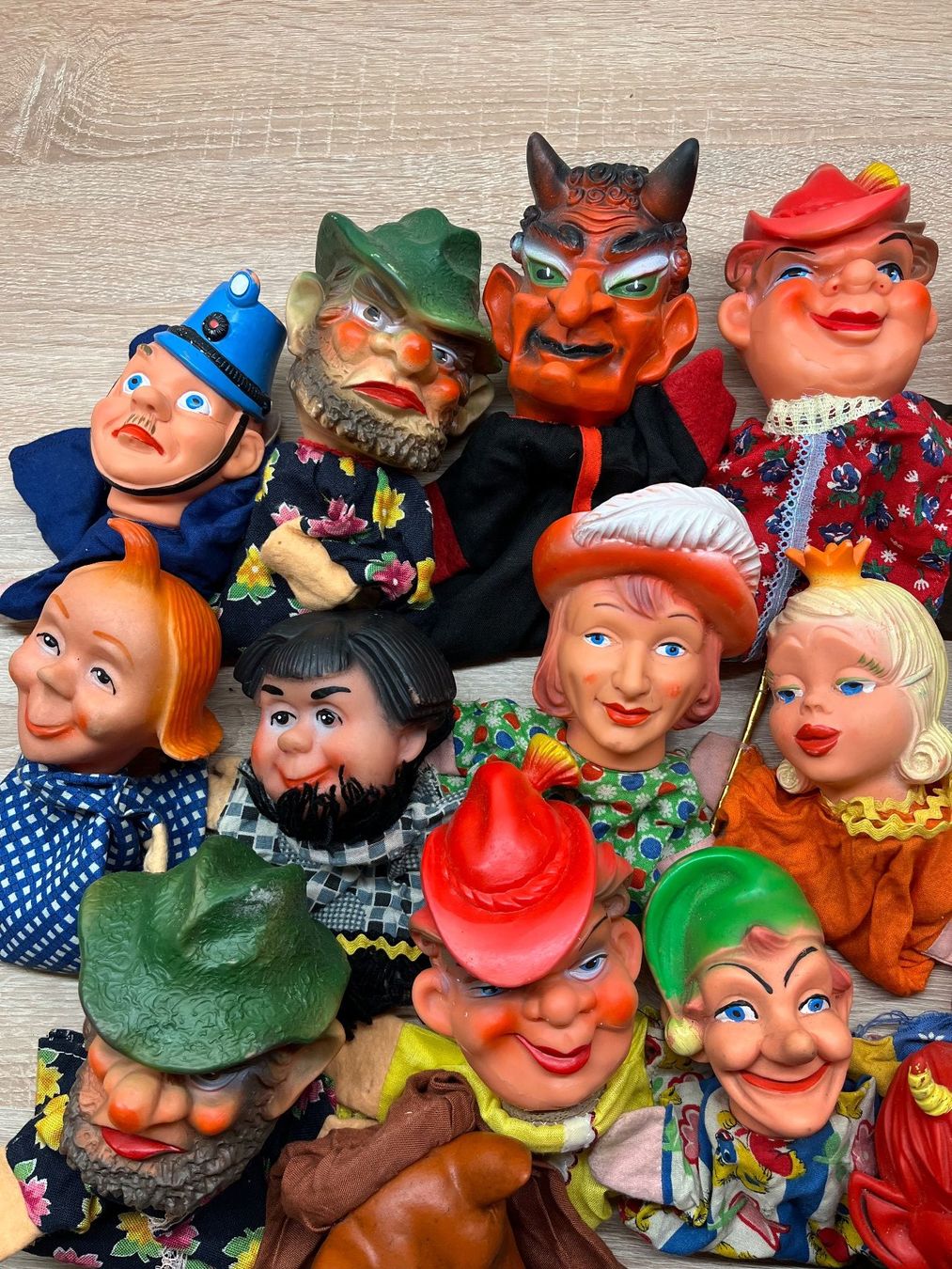 Giocattoli: Vintage Kasperlitheater mit Handpuppen – Usato da Hagenbuch ZH venduto da Gasmen 2