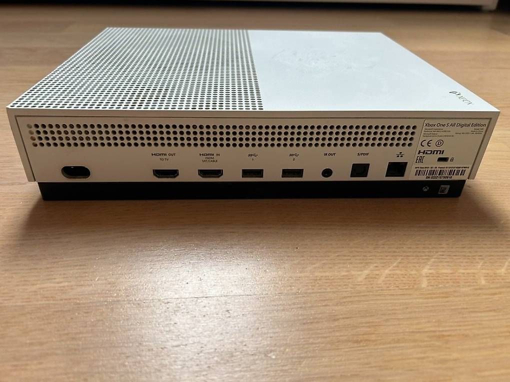Microsoft Konsolen: Xbox One S All Digital Edition – Gebraucht aus Lengnau AG von chmielewski 2