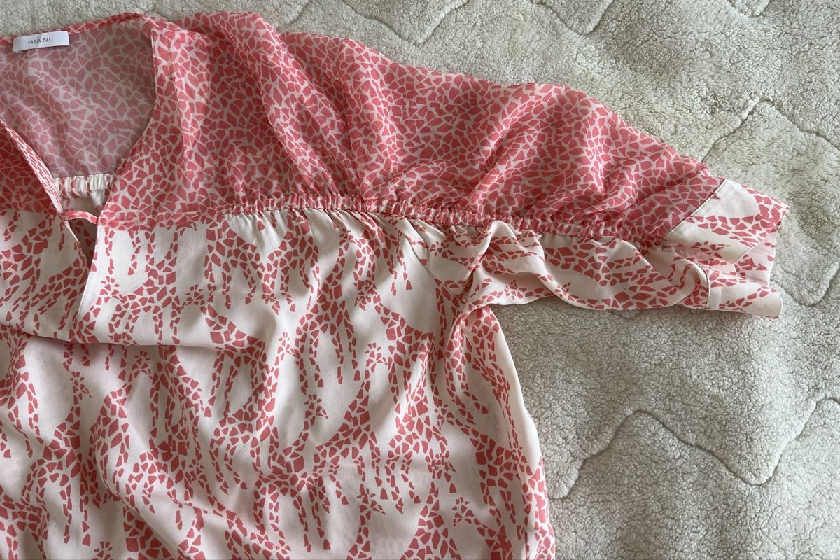 Riani Chemisiers: Bluse RIANI Giraffenmuster rosa Grösse 46  – Neuf (Voir description) à Uster par Family_Boutique 4