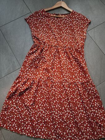 Kleid geblümt rot kurzarm Grösse M neuwertig 