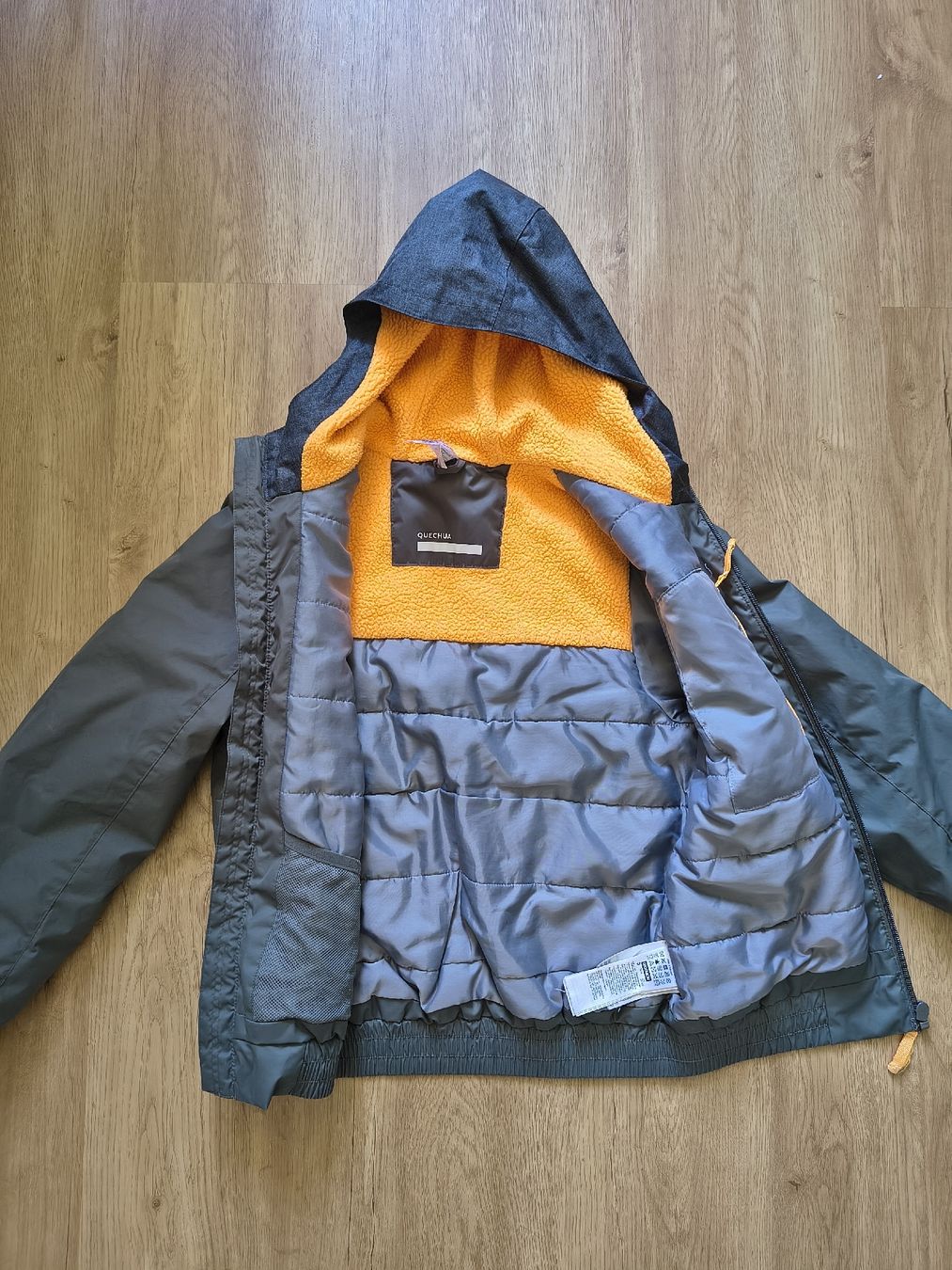 Decathlon Giacche & Cappotti: Kinderjacke Quechua orange/grau Grösse 131-140 cm – Usato da Balsthal venduto da Mnni 2