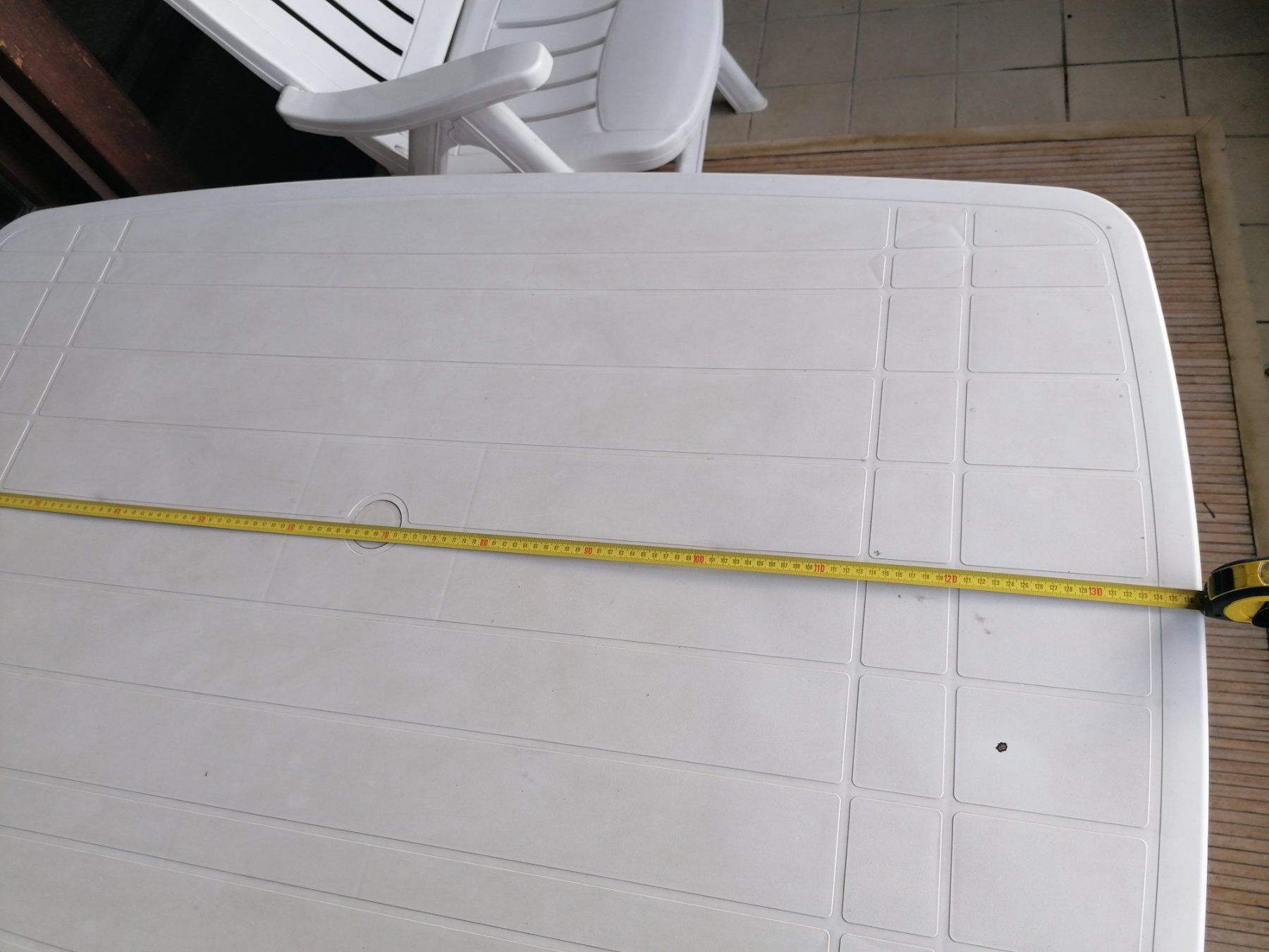 Tavoli: Balkon-/ Gartentisch aus Kunststoff – Usato da Aeugst am Albis venduto da Stevens4 2