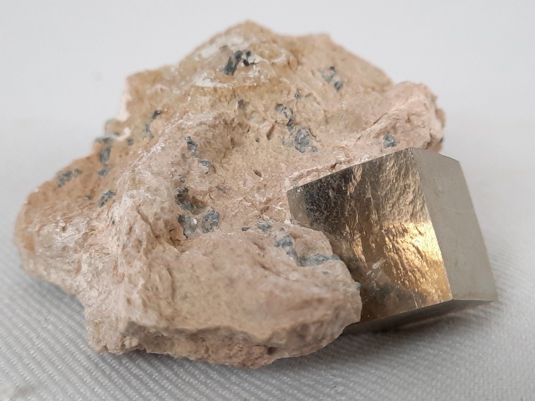 Minerali & Pietre curative: 3 Pyrit -Würfeln auf Matrix – Usato da Beinwil am See venduto da Restwert_Beinwil 2