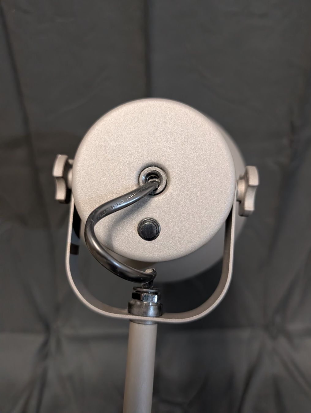 Ikea Lampade: IKEA Hektar Schreibtischlampe mit Qi-Ladepad & USB – Usato da Wiezikon b.Sirnach venduto da Romsche 5